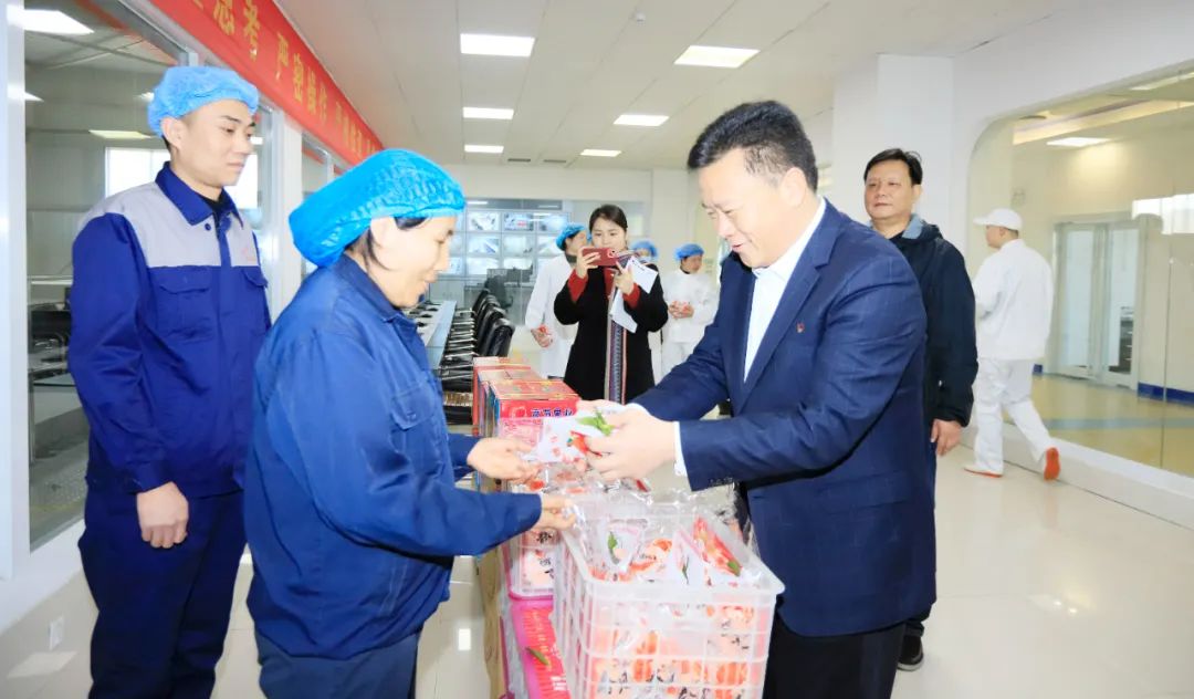 新春慰問(wèn)送關(guān)懷——集團(tuán)黨委書記、董事長(zhǎng)慰問(wèn)春節(jié)期間堅(jiān)守崗位的一線職工