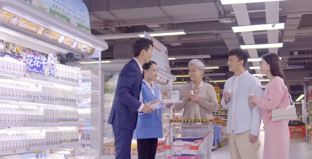 點(diǎn)贊！河南日?qǐng)?bào)要聞02版——報(bào)道花花牛乳業(yè)集團(tuán)鄭州分公司乳制品生產(chǎn)場(chǎng)景，彰顯花花牛乳業(yè)集團(tuán)發(fā)展新活力