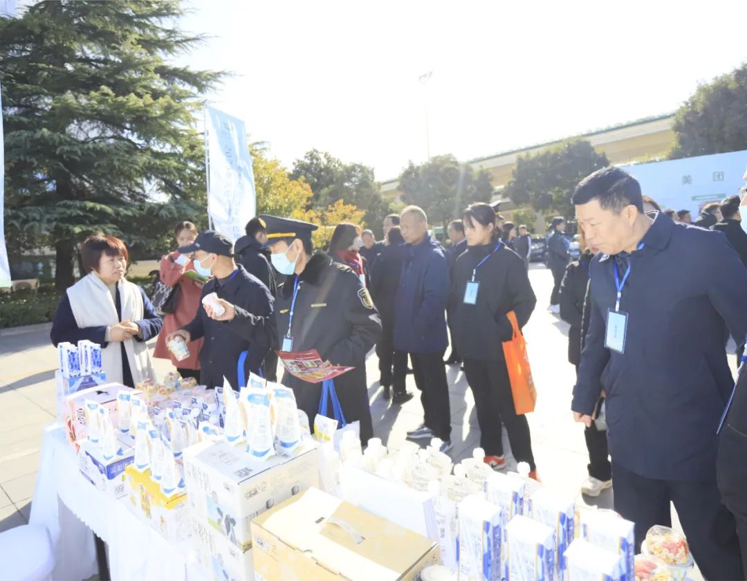 花花牛丨落實食品生產(chǎn)加工企業(yè)質(zhì)量安全主體責任，助力人民群眾生活更美好——2023年河南省暨鄭州食品安全宣傳周啟動儀式隆重舉行