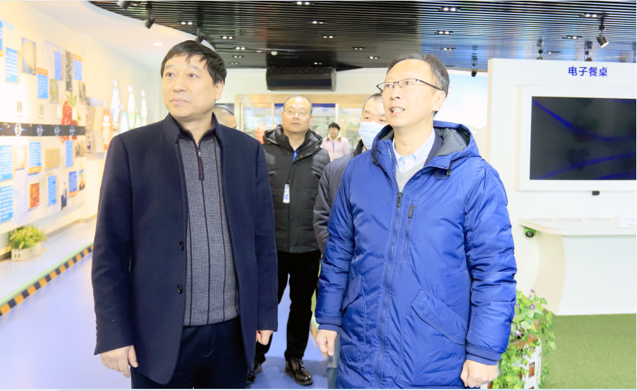 花花牛丨東北農(nóng)大食品學(xué)院院長、中原食品實驗室首席科學(xué)家姜毓君教授蒞臨花花牛乳業(yè)集團調(diào)研