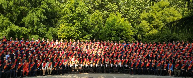 河南花花牛乳業(yè)集團股份有限公司阮曉琦、王曉龍榮獲“鄭州市勞動模范”榮譽稱號